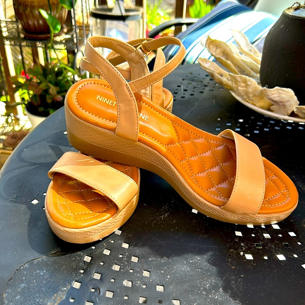 Nude ninety nine wedge